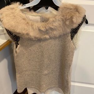 Sleeveless sweater with beaded shoulder and fur collar